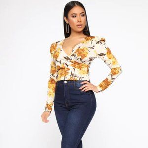 Fashion Nova Crop top V neck Long sleeves